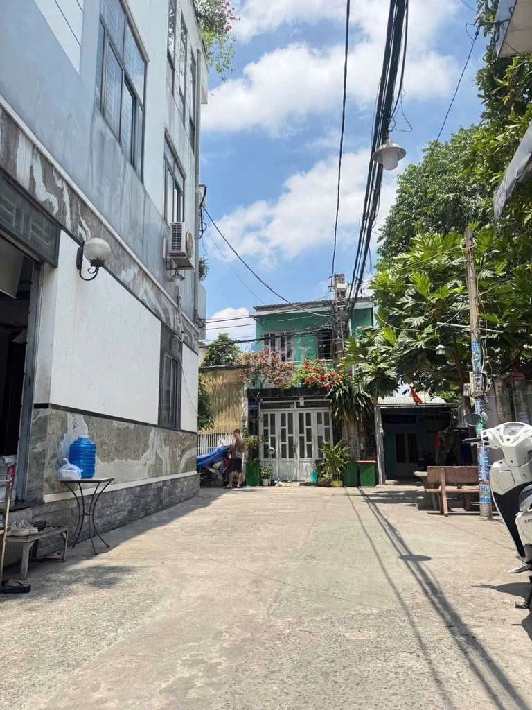 Hẻm 8 m xe tải , 52 M2 , chỉ 3,X tỷ 
