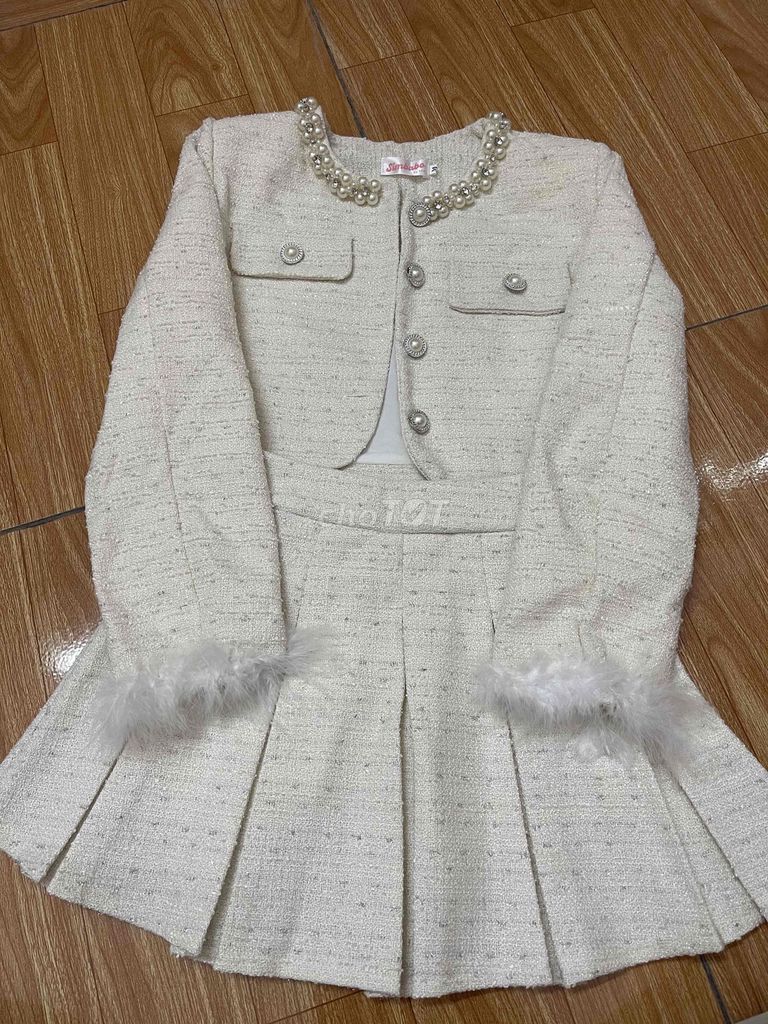 Bộ đồ nữ Tweed size M Sang trọng. Mua bán Quần áo tại Huyện Khoái Châu Hưng Yên được đăng bởi Minh Cầm hình 1