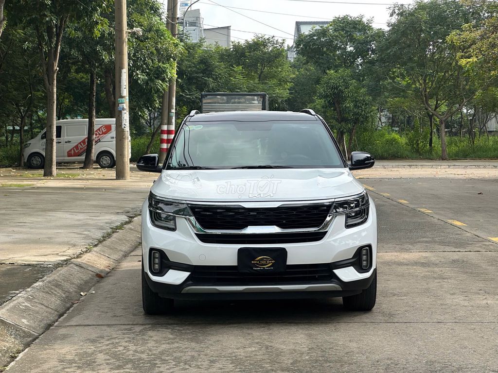 Kia Seltos 2024 белый 5 мест