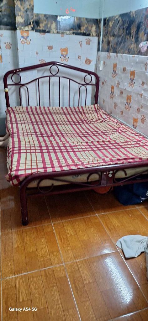 Giường sắt 1m6 x 2m Đỏ đô. Mua bán Giường, chăn ga gối nệm tại Thành phố Thủ Đức Tp Hồ Chí Minh được đăng bởi Nguyên hình 1