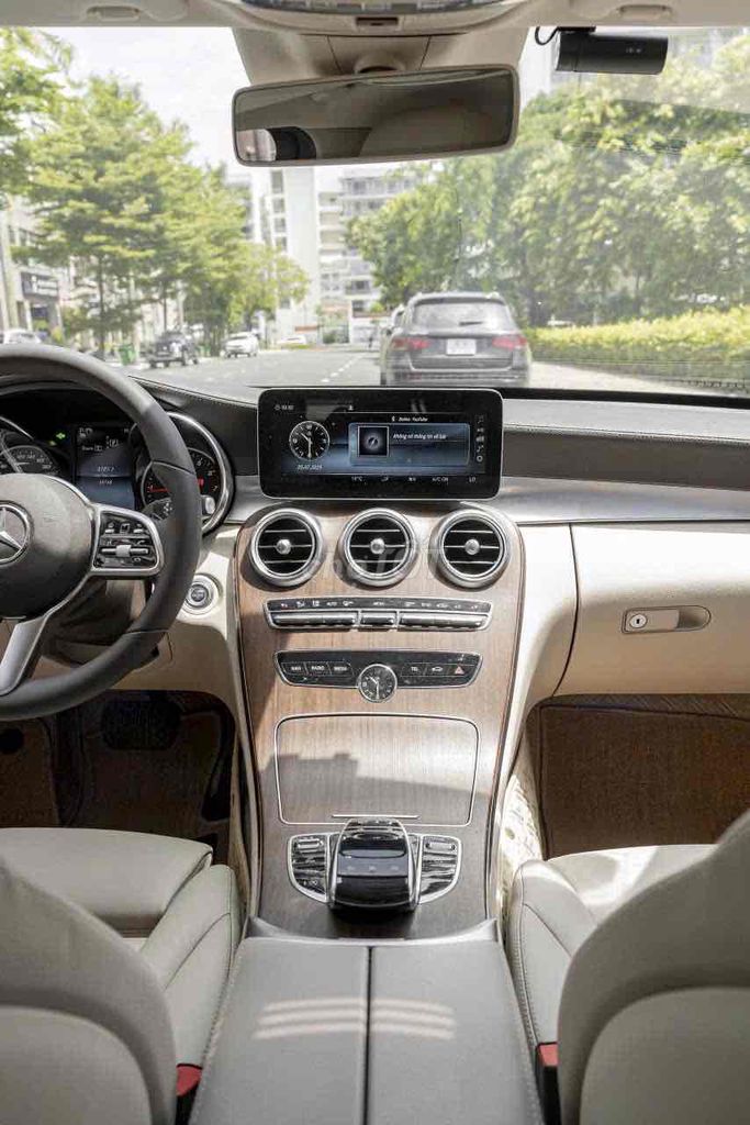 C200 Exclusive model 2020 bản có cửa sổ trời Full. Mua bán Ô tô tại Quận 7 Tp Hồ Chí Minh được đăng bởi Dương Phương hình 12