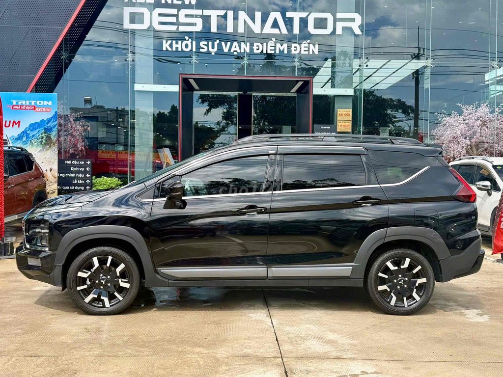 Mitsubishi Xpander Cross 2025 Черный 12 300 км