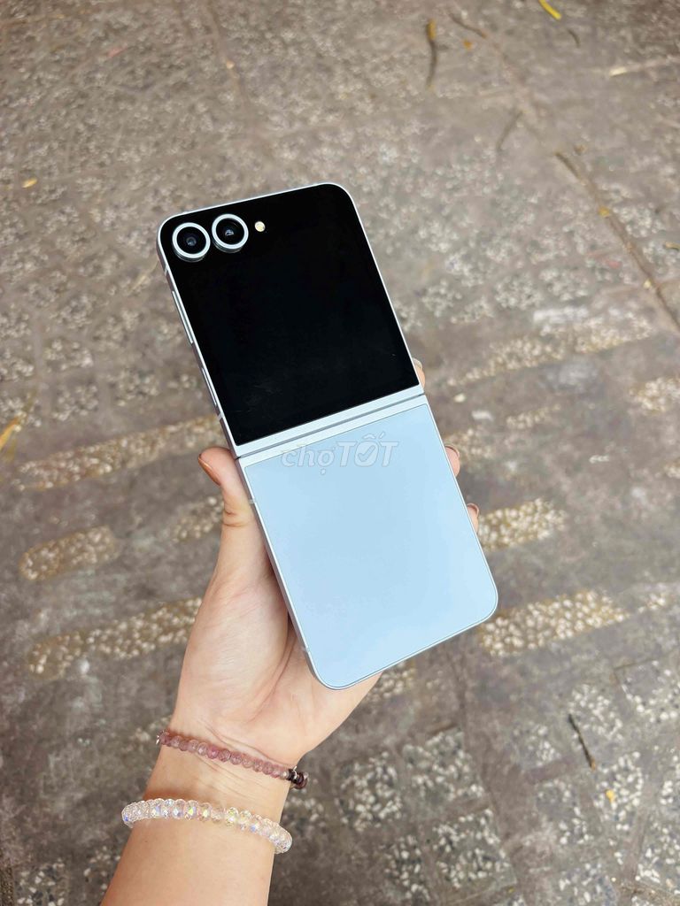 Samsung Z Flip6 256GB Xám Đã qua sử dụng. Mua bán Điện thoại tại Quận Thanh Khê Đà Nẵng được đăng bởi Hoàng Kim store hình 1