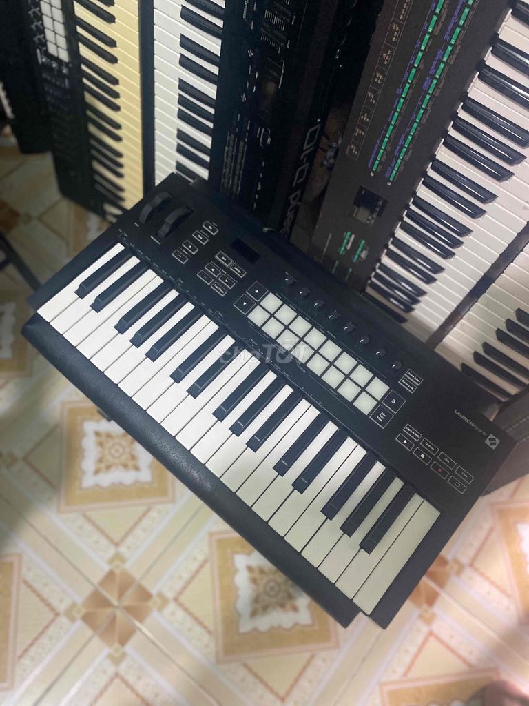 Midi Controller Novation Launchkey 37 MK3 Đen. Mua bán Nhạc cụ tại Quận Bình Thạnh Tp Hồ Chí Minh được đăng bởi Nam hình 1