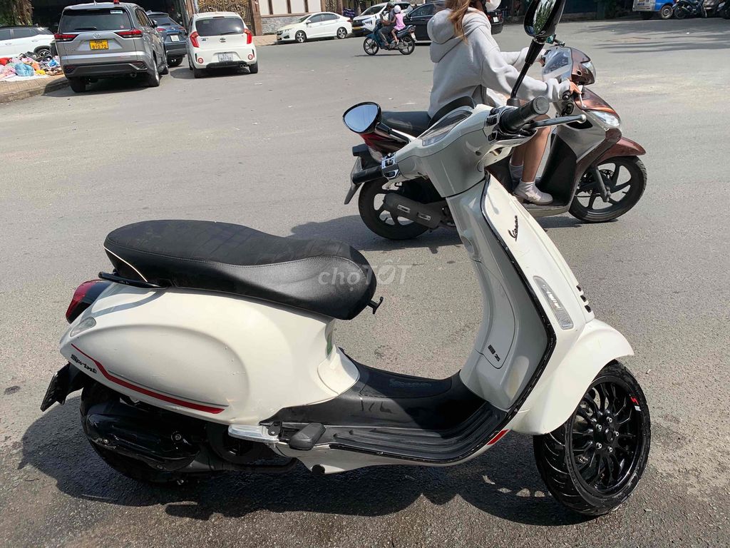 chính chủ cần bán xe vespa màu trắng. Mua bán Xe máy tại Quận Tân Phú Tp Hồ Chí Minh được đăng bởi rakuten hình 3