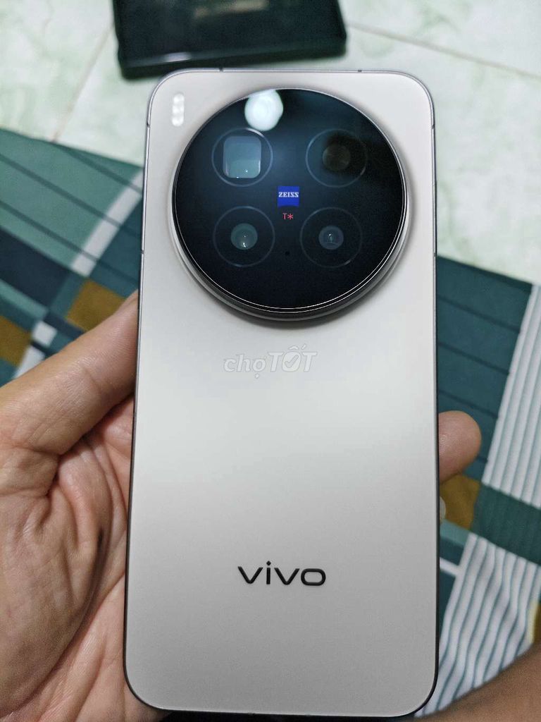 Vivo X300 Pro 256GB vàng. Mua bán Điện thoại tại Quận 7 Tp Hồ Chí Minh được đăng bởi Tttt hình 1