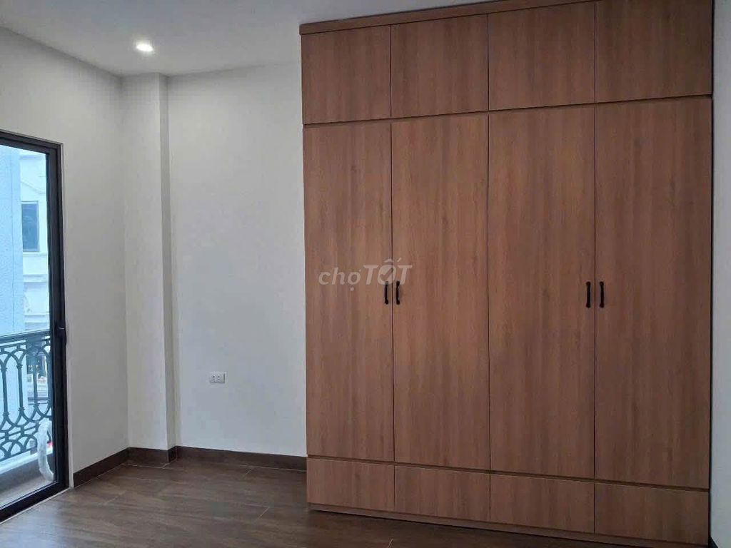 Аренда дома 40 кв.м x 5 этажей, с лифтом, ул. Лак Лоннг Куан, Тай Хо