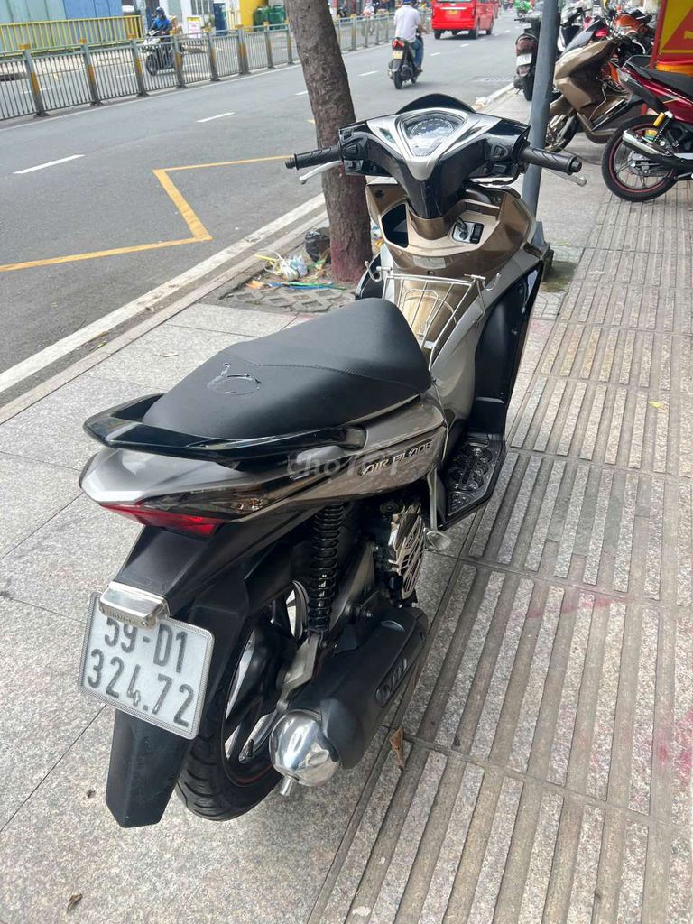 Honda air blade 2012 mới 90% biển số thành phố. Mua bán Xe máy tại Quận Tân Phú Tp Hồ Chí Minh được đăng bởi Tuanduy hình 4