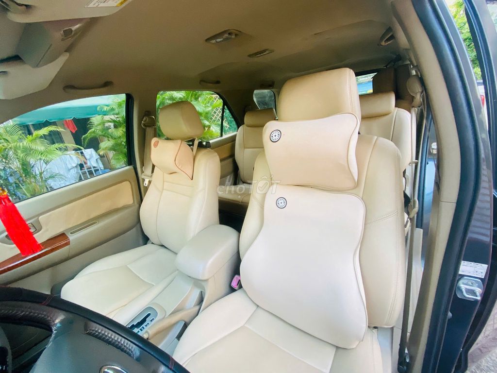 Toyota Fortuner 2.7V 2010 автомат серый