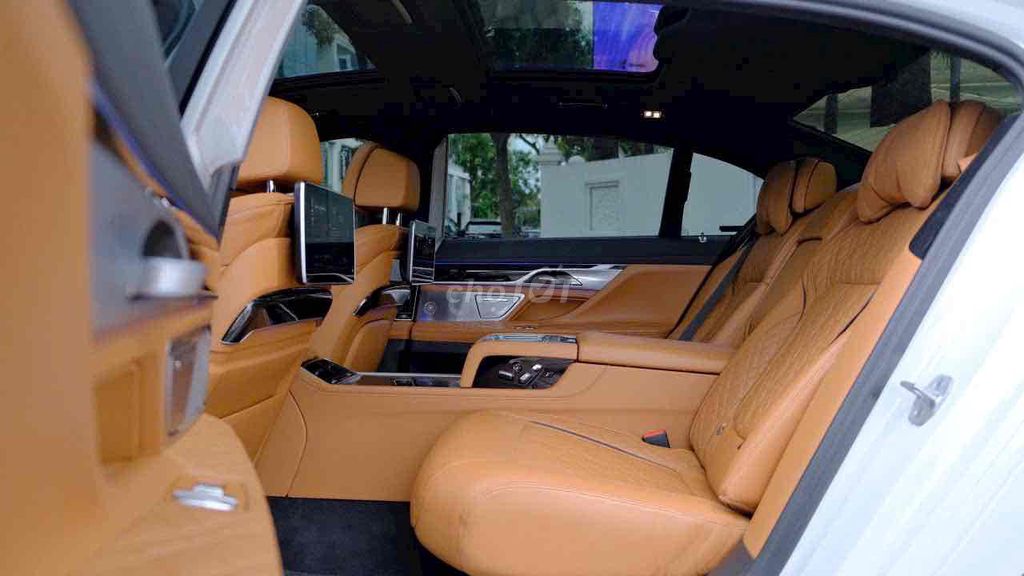BMW 740i PE 2020 Trắng 20.000 km. Mua bán Ô tô tại Quận 7 Tp Hồ Chí Minh được đăng bởi Hoàng Trung hình 10
