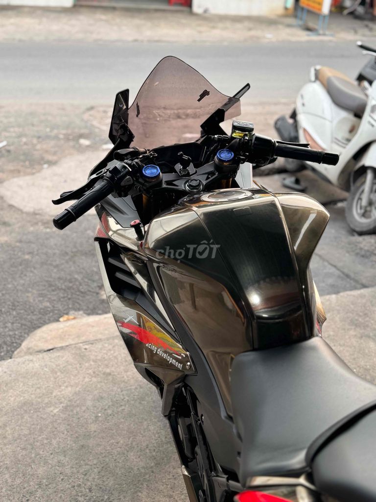 Honda CBR150R 2024 ABS Đen đỏ. Mua bán Xe máy tại Quận Bình Tân Tp Hồ Chí Minh được đăng bởi Việt Motor Bình Tân hình 8