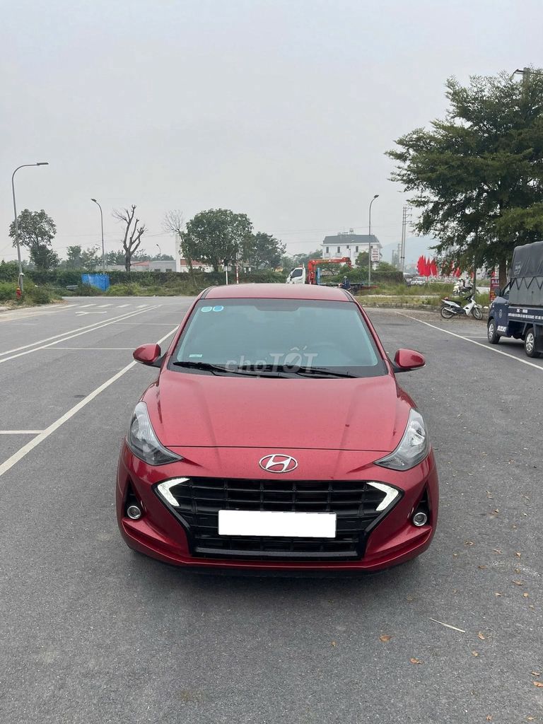 Продам хэтчбек Hyundai I10 1.2 полный красный