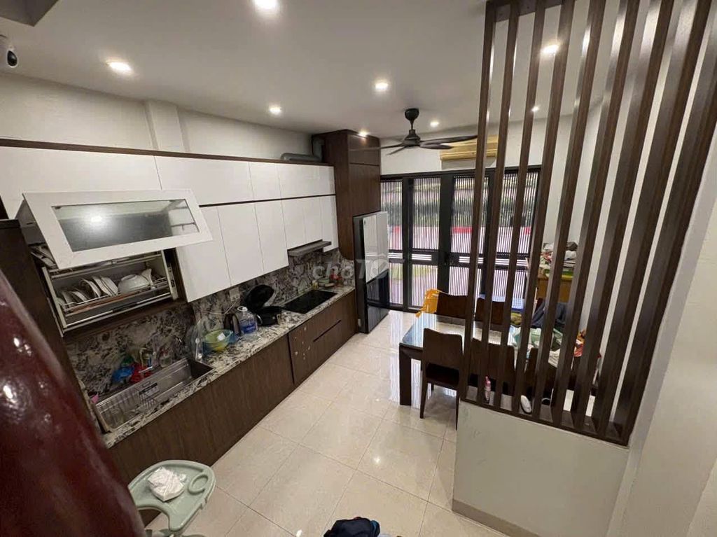 Nhà nguyên căn phố Yên Phụ, Tây Hồ, ô tô đỗ, sân riêng, nhà mới đẹp