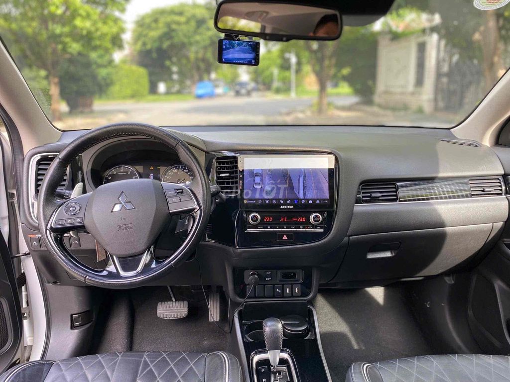 Mitsubishi Outlander 2022 Premium - 26000km. Mua bán Ô tô tại Quận 7 Tp Hồ Chí Minh được đăng bởi Phương Tùng hình 8