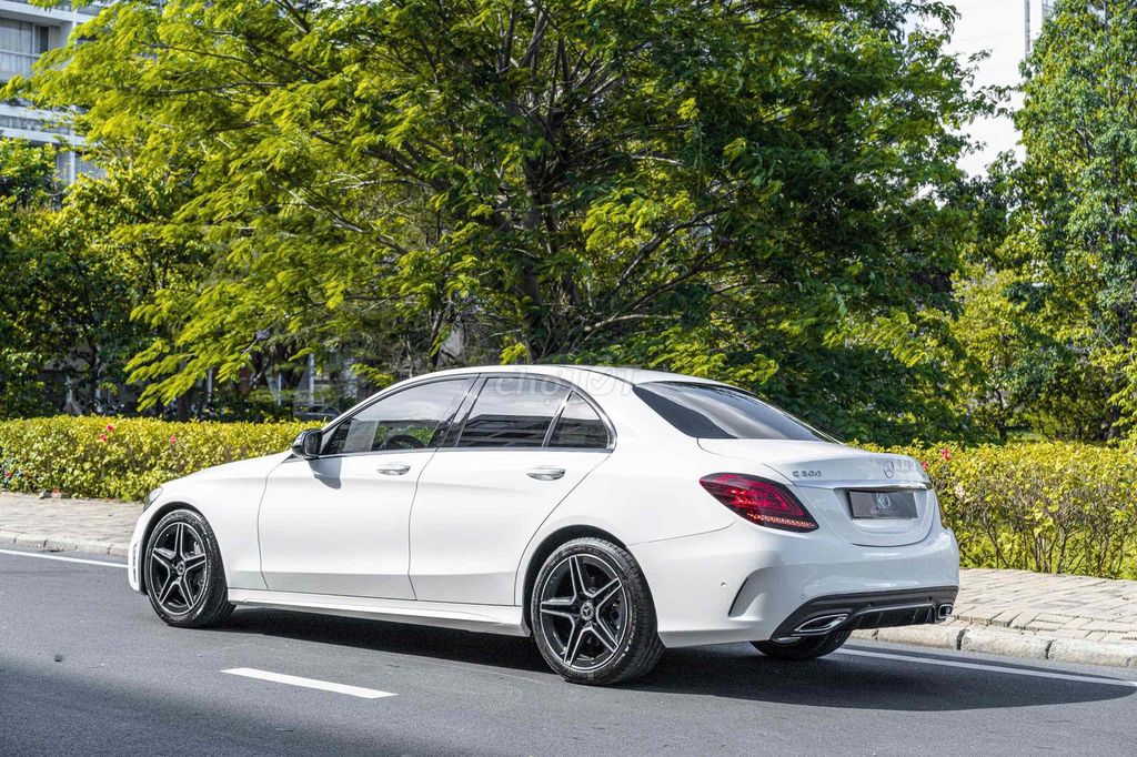 Mercedes Benz C Class 2019 C 300 AMG - 35000 mls. Mua bán Ô tô tại Quận 7 Tp Hồ Chí Minh được đăng bởi Dương Phương hình 4