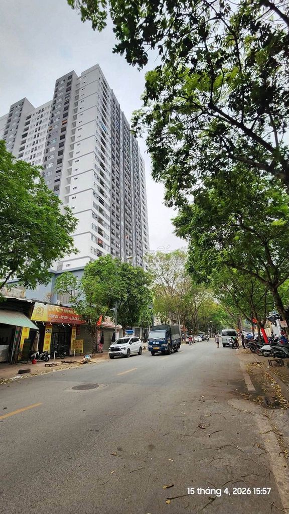 Tòa văn phòng Pháp Vân, 200tr/tháng, 26 tỷ