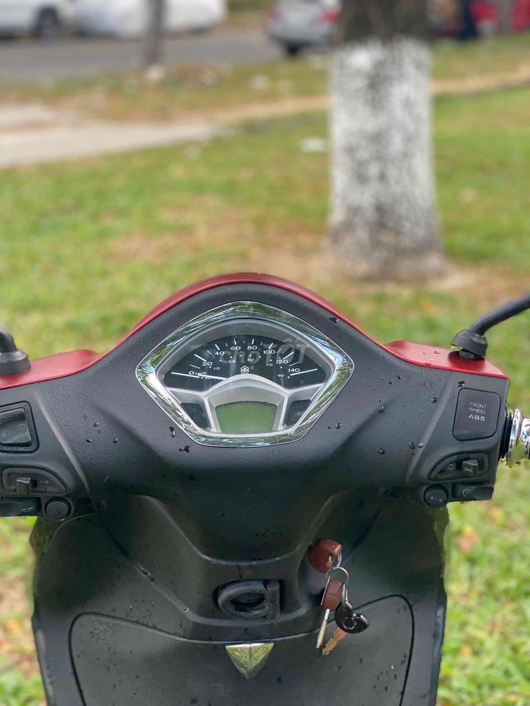 Piaggio Liberty iGet ABS красно-черный