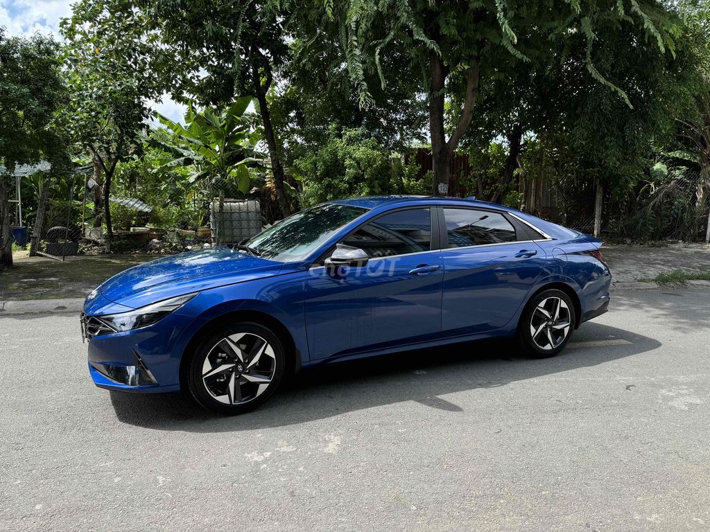 Hyundai Elantra 2023 2.0 AT Cao cấp - 11000 km