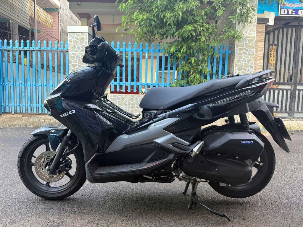 Air blade 160i 2025 bạc đen 98%. Mua bán Xe máy tại Huyện Long Điền Bà Rịa - Vũng Tàu được đăng bởi Tuấn hình 3