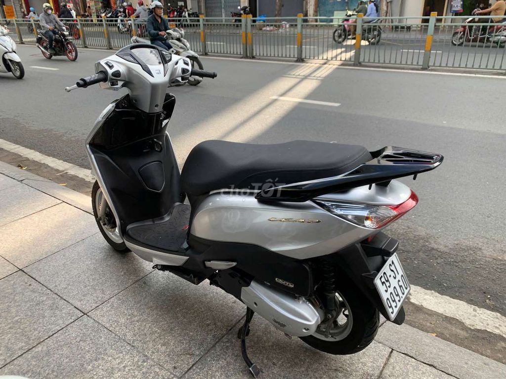 Honda Lead FI 2016 серебристый