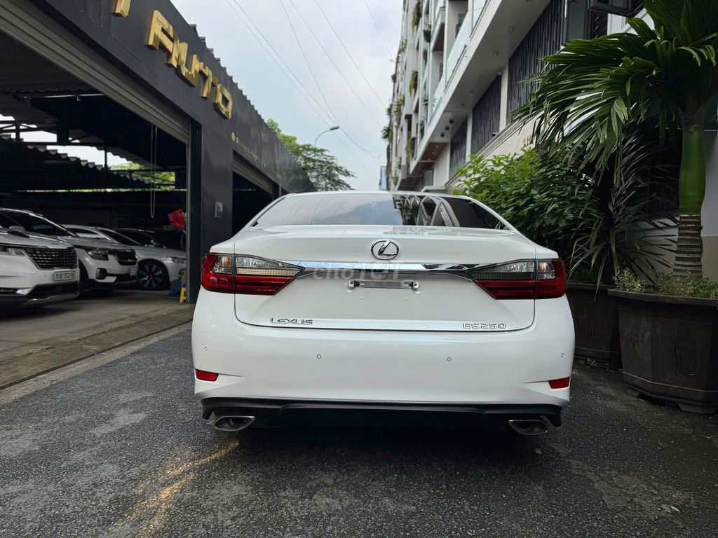 Lexus ES  250 2015 - 60000 km. Mua bán Ô tô tại Quận Gò Vấp Tp Hồ Chí Minh được đăng bởi Tuan Vo Thanh hình 5