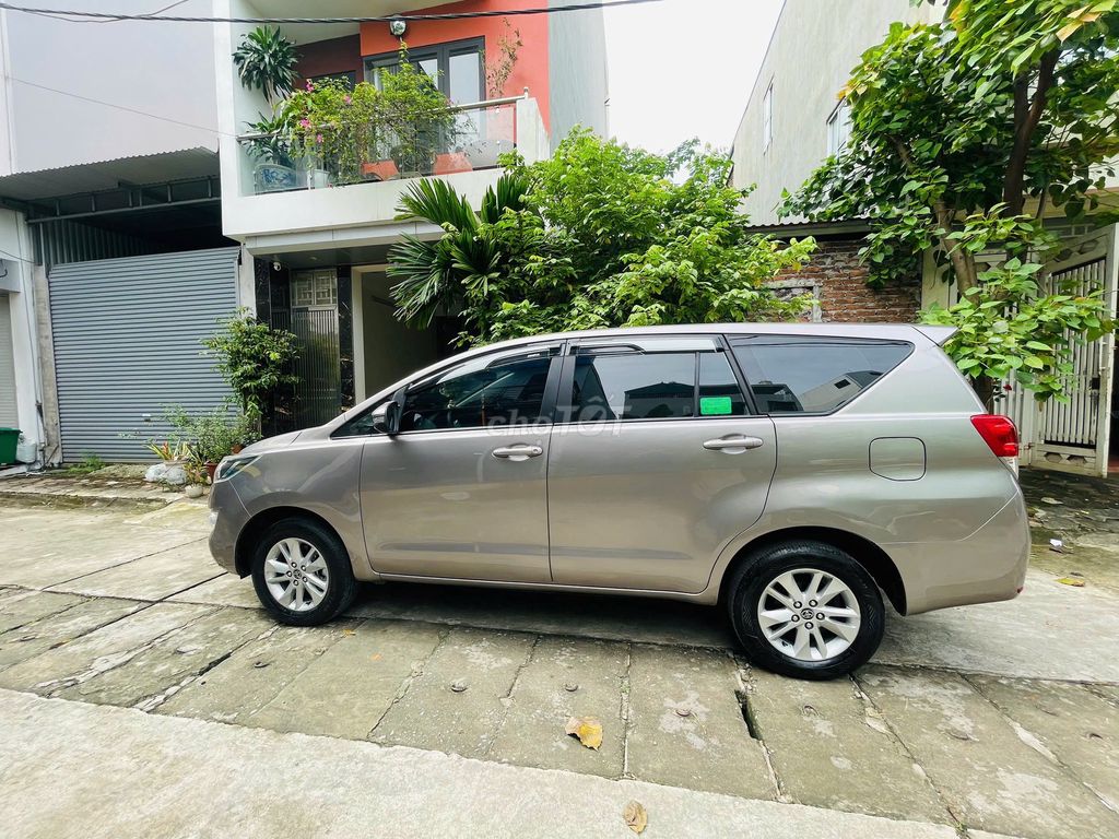 Tôi cần bán chiếc xe ô tô Toyota Innova 2.0E 2020. Mua bán Ô tô tại Quận Cầu Giấy Hà Nội được đăng bởi Bác Sơn hình 3