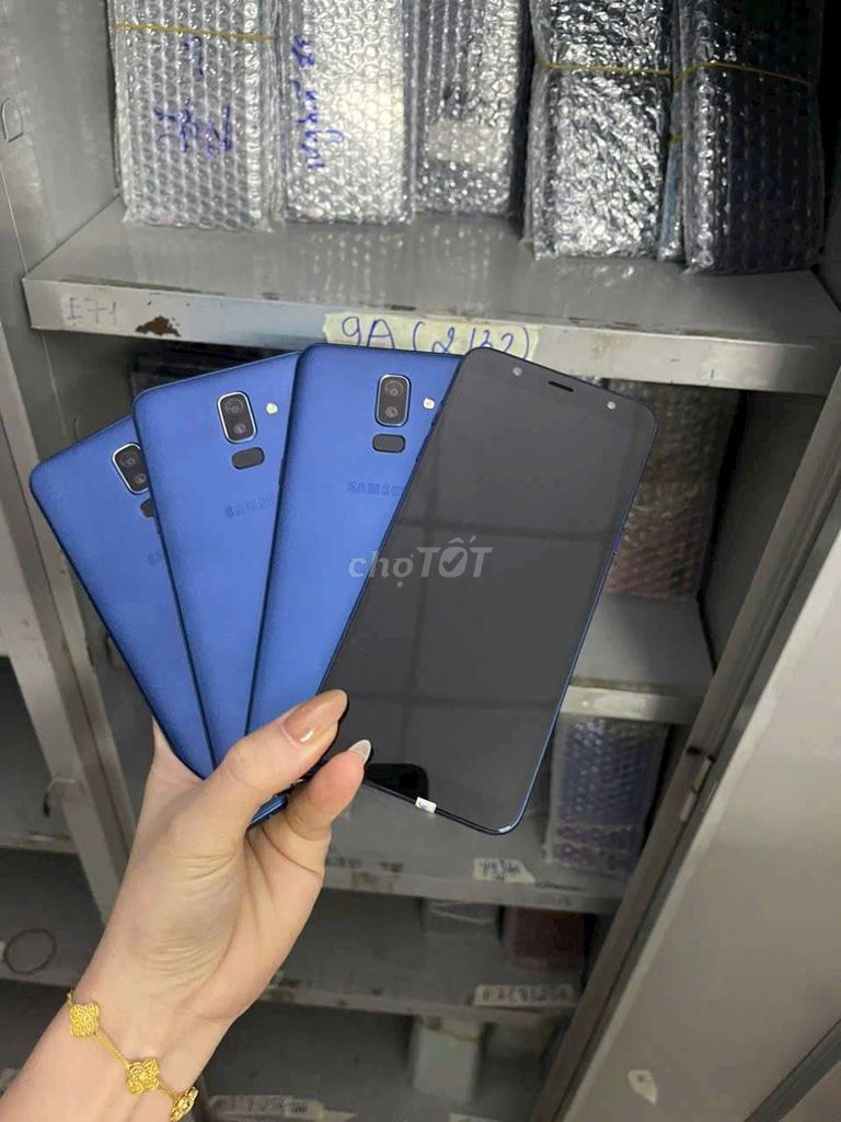 Điện thoại Samsung Galaxy J810 pin tốt rất bền