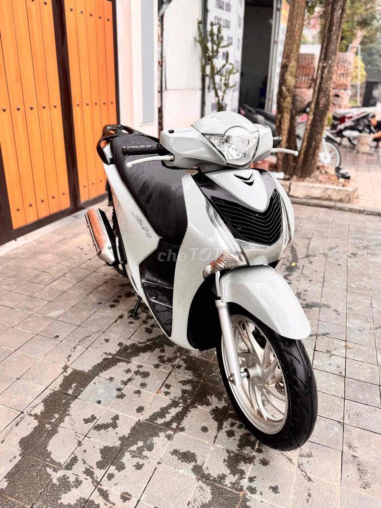 Honda SH 150i 2013 Trắng 25000 km. Mua bán Xe máy tại Huyện Gia Lâm Hà Nội được đăng bởi Xe Máy Phúc Hưng hình 1
