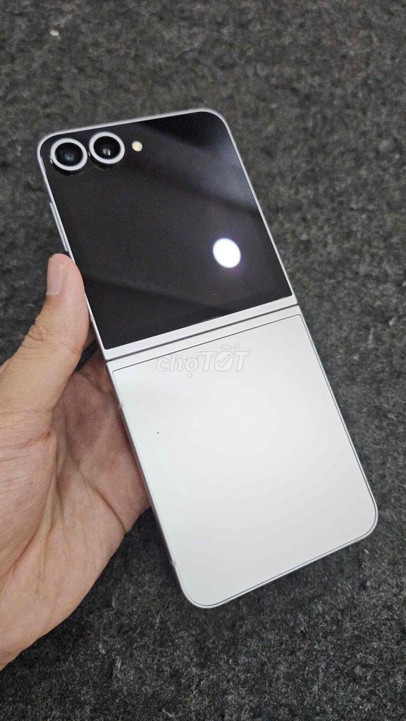 Samsung ZFlip6 256GB Bạc SSVN. Mua bán Điện thoại tại Quận 10 Tp Hồ Chí Minh được đăng bởi Trần Như Ngọc hình 1