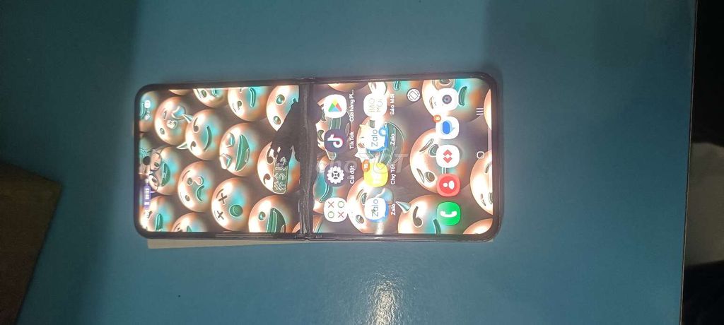 Samsung Galaxy Z Flip4 Tím Hư màn hình. Mua bán Điện thoại tại Thành phố Thủ Dầu Một Bình Dương được đăng bởi A Thái hình 1