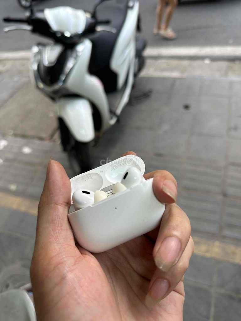 Apple AirPods Pro 2 Trắng bản L. Mua bán Tivi, Âm thanh tại Quận Hai Bà Trưng Hà Nội được đăng bởi Tuấn hình 1