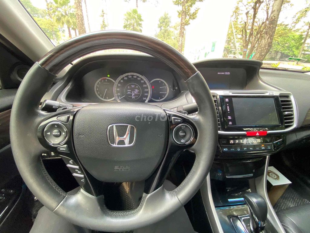 Honda Accord 2018 2.4 AT - còn zin nguyên bản