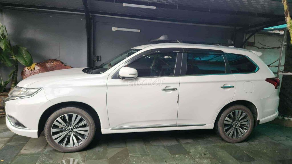 Mitsubishi Outlander 2022 2.0 CVT - 520000 km. Mua bán Ô tô tại Huyện Đa Krông Quảng Trị được đăng bởi Lê Thanh Dũng hình 3