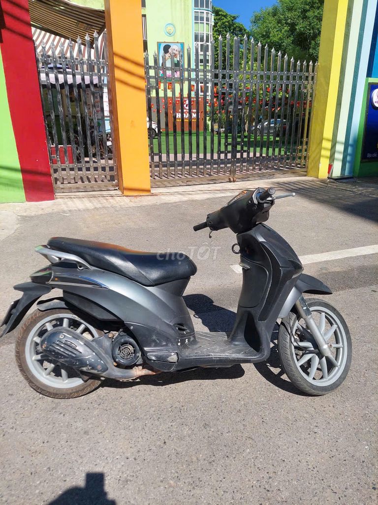 Скутер Piaggio Liberty, серый