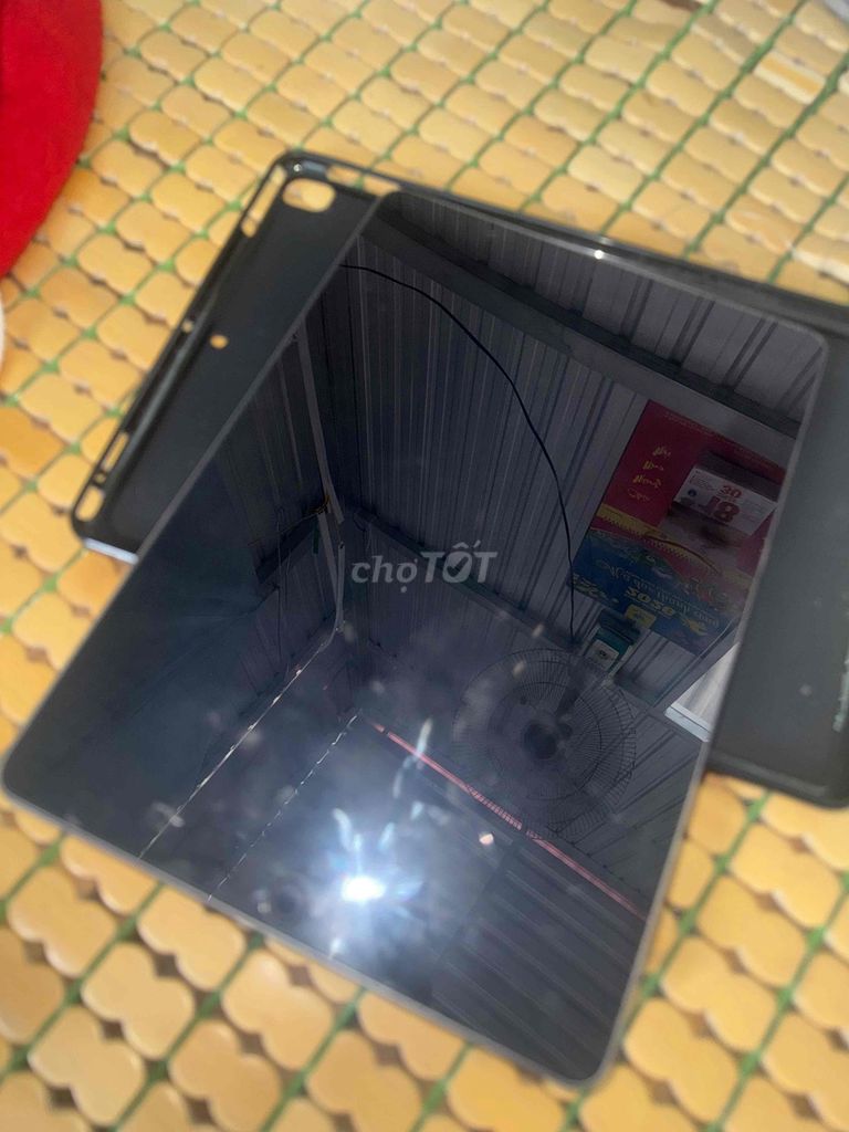 Apple iPad Pro 10.5 inch 256GB. Mua bán Máy tính bảng tại Quận Bình Tân Tp Hồ Chí Minh được đăng bởi Võ Trường hình 1