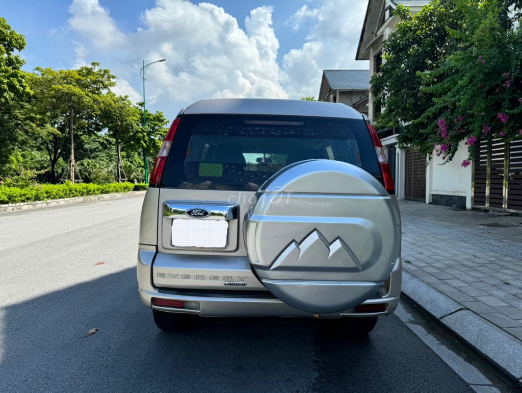 Ford Everest 2014 Limited 4x2 - siêu mới. Mua bán Ô tô tại Quận Long Biên Hà Nội được đăng bởi Mr. Đại mua bán ô tô hình 2