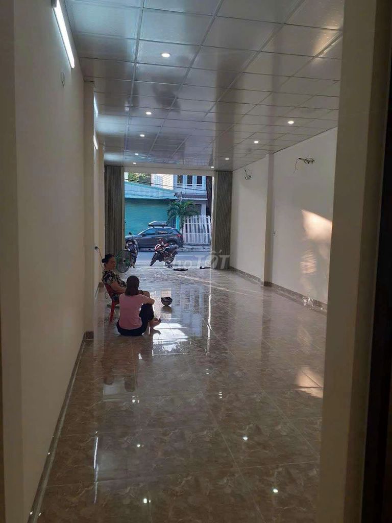 Chính chủ cho thuê nhà mặt 621 Núi Thành, Đà Nẵng. Mặt tiền KD sầm uất. Cho thuê văn phòng, mặt bằng kinh doanh tại Quận Hải Châu Đà Nẵng được đăng bởi Bảo 5/1 Gia hình 1
