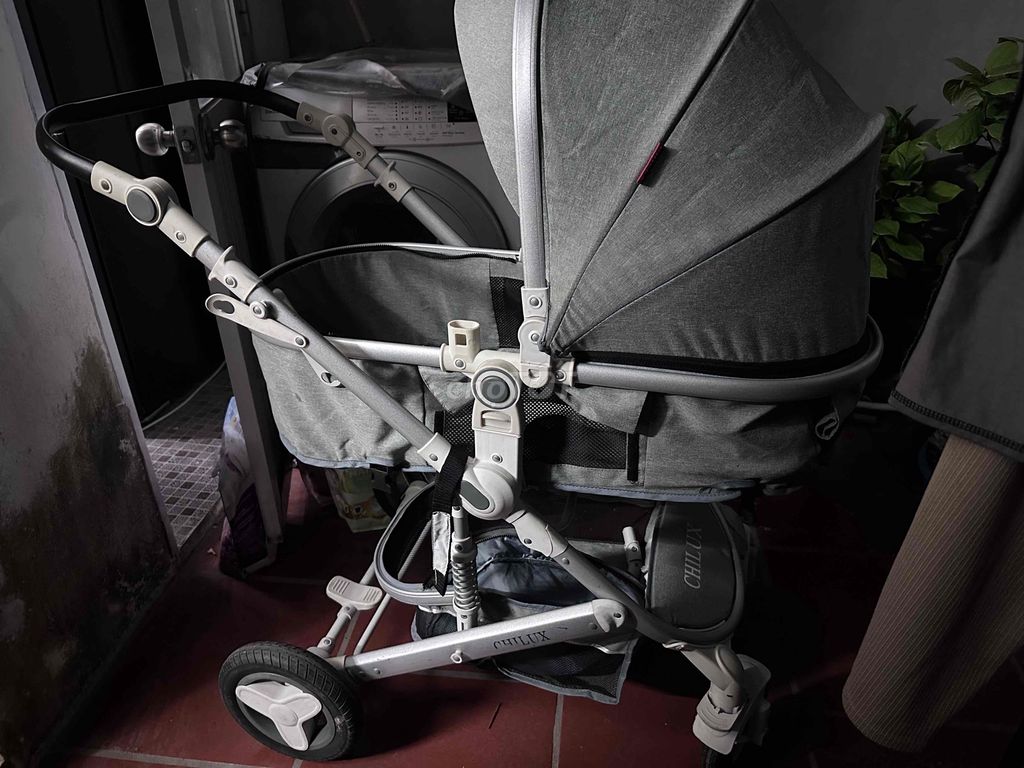 Xe đẩy em bé Chilux Xám. Mua bán Mẹ và bé tại Quận Long Biên Hà Nội được đăng bởi Quang Trường hình 1
