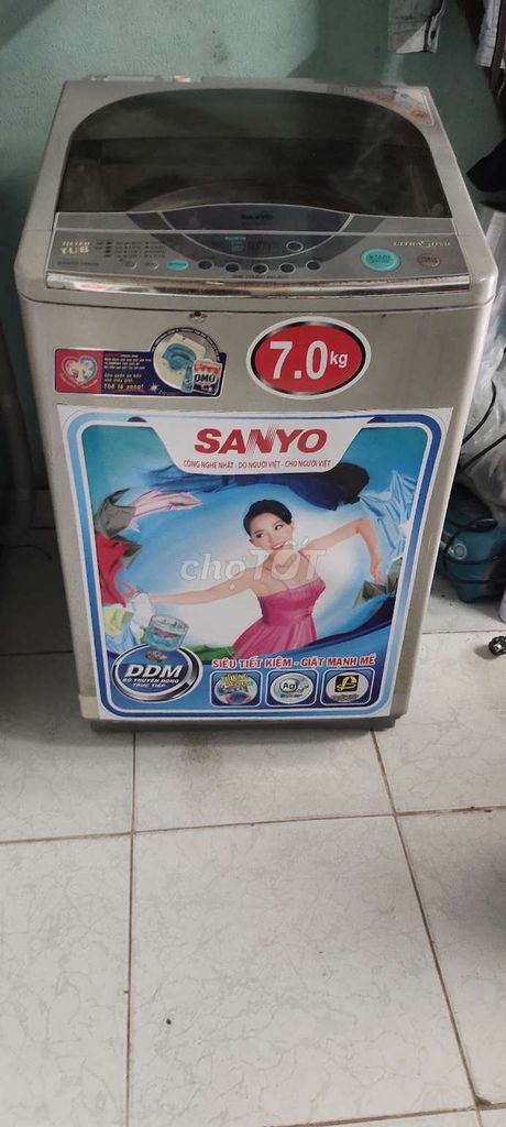 Cần thanh lý máy giặt Sanyo 7 kg xài rất OK