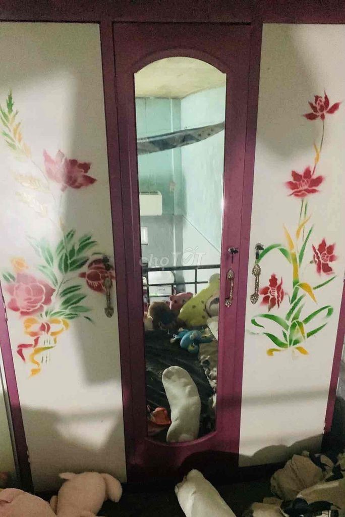 Tủ quần áo Kim loại Hồng Trắng có gương. Mua bán Tủ, kệ gia đình tại Thành phố Thủ Dầu Một Bình Dương được đăng bởi Trường  hình 1