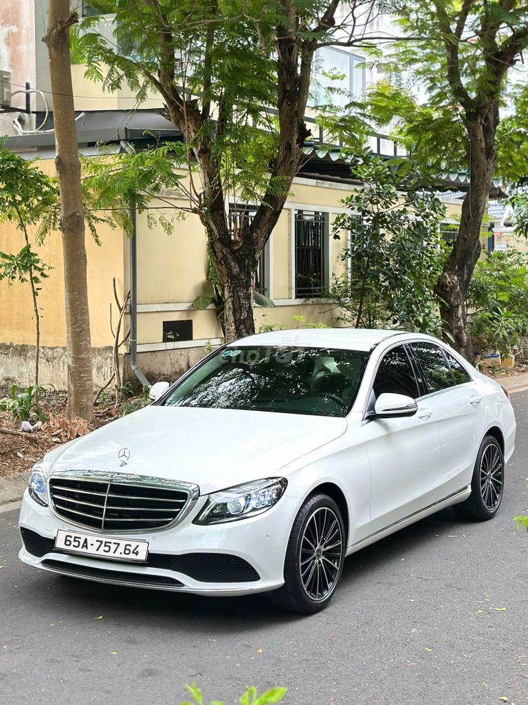 Mercedes-Benz C200 Exclusive Белый/Бежевый 2021, пробег 32 тыс. км