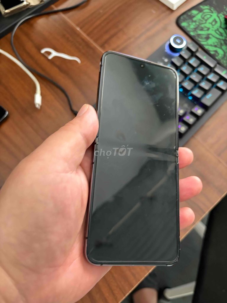 Samsung Z Flip 5 512GB Likenew. Mua bán Điện thoại tại Quận Thanh Xuân Hà Nội được đăng bởi Hoàng hình 1