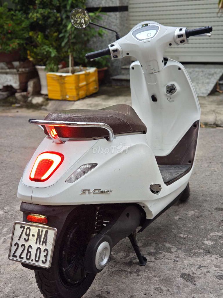 Электроскутер VinFast Evo 200 2024 Белый от собственника