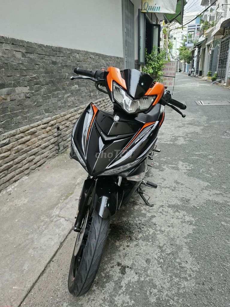 Yamaha Exciter 2019, черно-оранжевый, 130 474 км