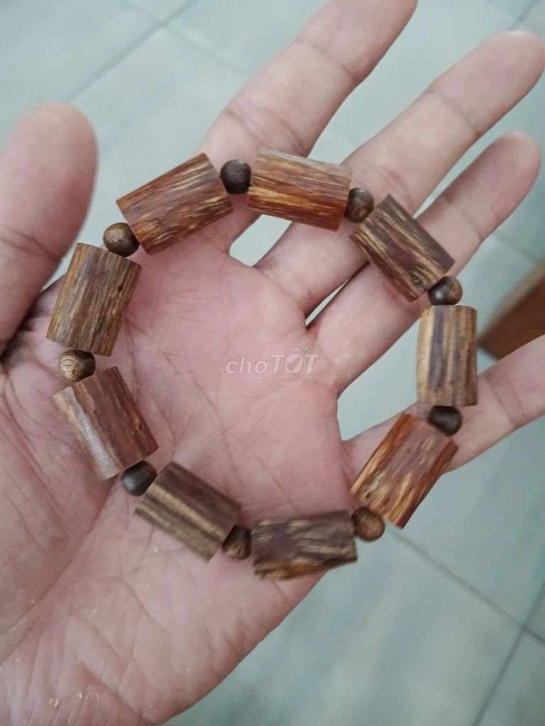 Vòng tay Trầm hương tự nhiên 12 li. Mua bán Phụ kiện thời trang khác tại Quận Liên Chiểu Đà Nẵng được đăng bởi Cu hình 1