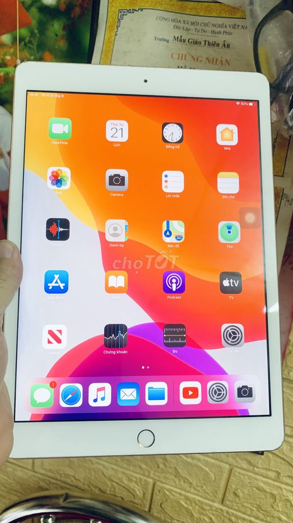 BÁN IPAD GEN 7 32GB WIFI IOS 13 GOLD