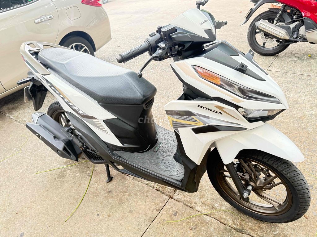 Honda Vario 125 2023 белый 18000 км
