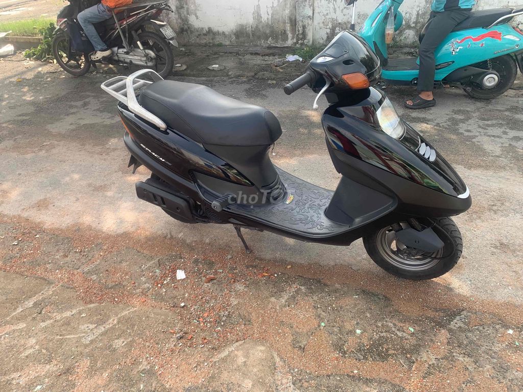 Классический черный скутер Honda Spacy