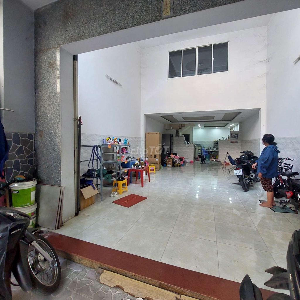 Nhà 5x15 ,2 tầng hẻm thông oto vivu gần chợ Lạc Quang