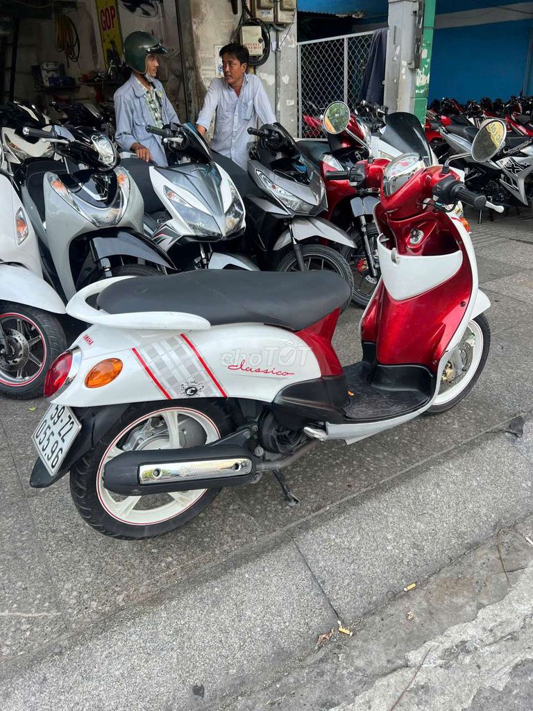 Красной-белый Yamaha Mio Classico 2010